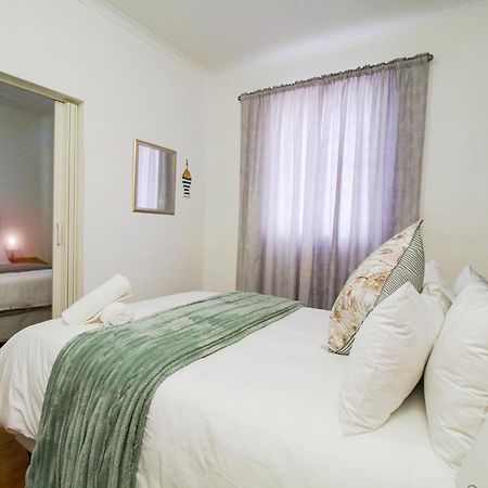 Schooner House Hotel Gansbaai Exterior photo